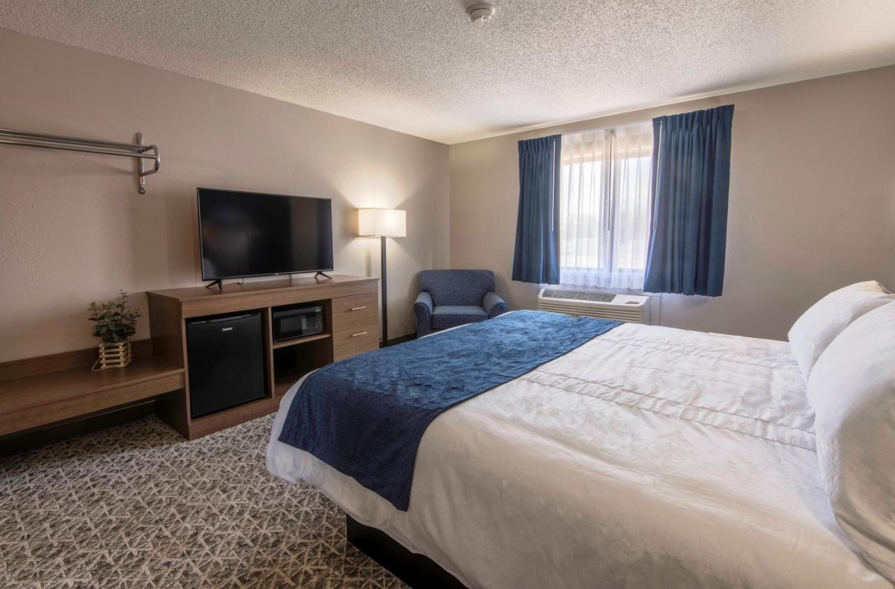 Hilltop Inn & Suites Grove Екстер'єр фото
