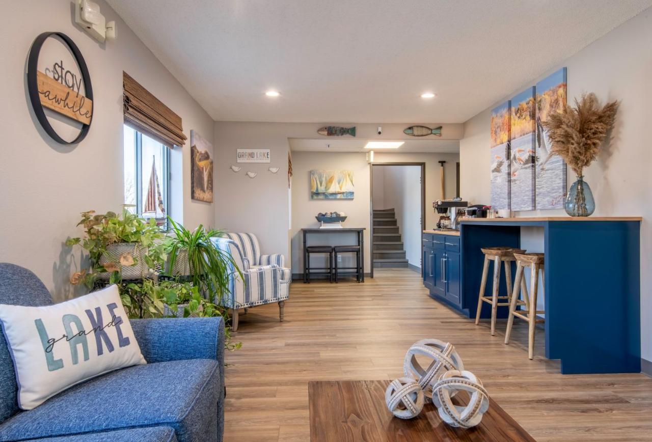 Hilltop Inn & Suites Grove Екстер'єр фото