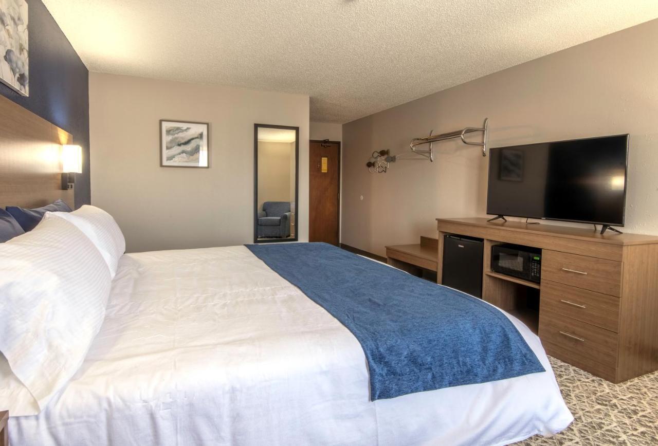 Hilltop Inn & Suites Grove Екстер'єр фото