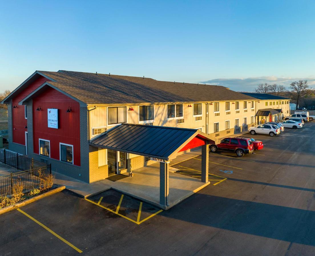 Hilltop Inn & Suites Grove Екстер'єр фото