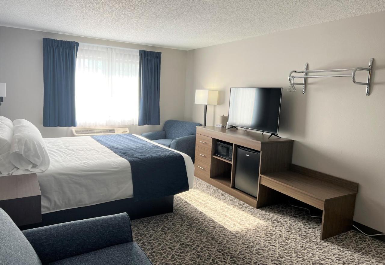 Hilltop Inn & Suites Grove Екстер'єр фото