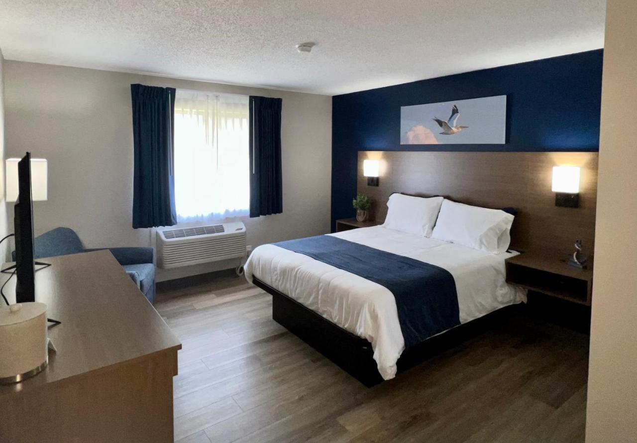 Hilltop Inn & Suites Grove Екстер'єр фото